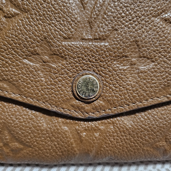 LV Curieuse Long Wallet - Picture 2 of 9